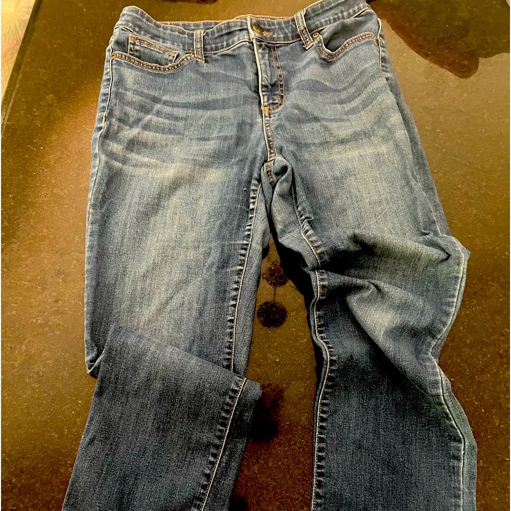 St John’s Bay straight leg jeans. Medium blue. Size 8